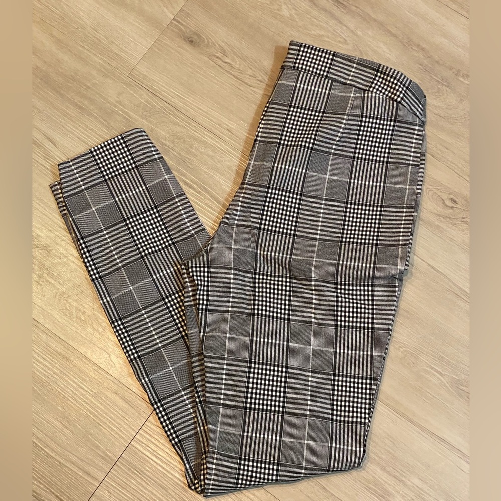 Women’s INC Skinny Leg Pants - Size 4